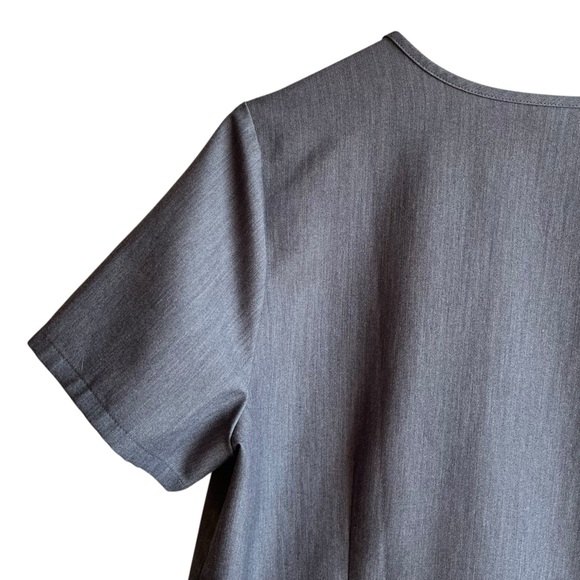 FIGS Grey V Neck Scrub Top Size M Technical Collection Casma - Picture 5 of 9